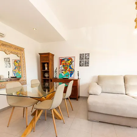 Apartment House By Algartur
