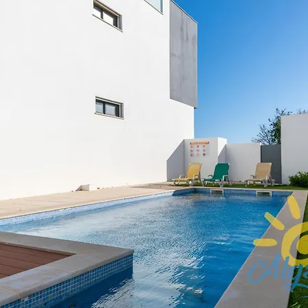 Апартаменты House By Algartur *