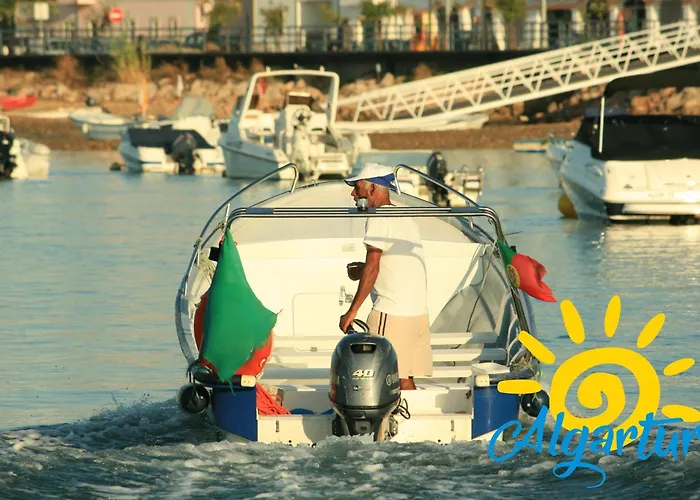 House By Algartur * 卡巴纳斯·德·塔维拉