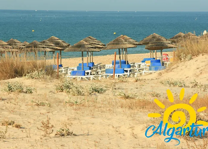 House By Algartur * 卡巴纳斯·德·塔维拉